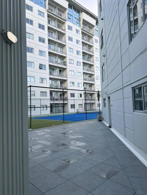Immaculate 3 Bd 2 Bth Apartment -Free Carpark & Pool Auckland Exterior photo